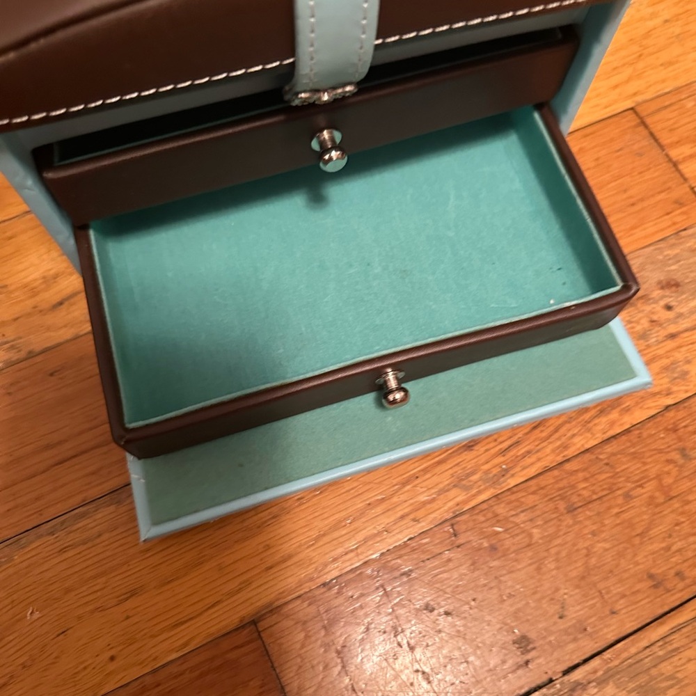 Elegant “Tiffany Blue” Color & Chocolate Jewelry Box - Picture 13 of 13